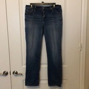 Woman’s Levi’s 505 straight leg
